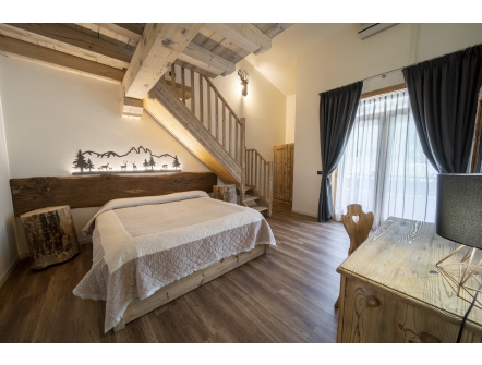 Discover our renovated rooms in ancient wood!